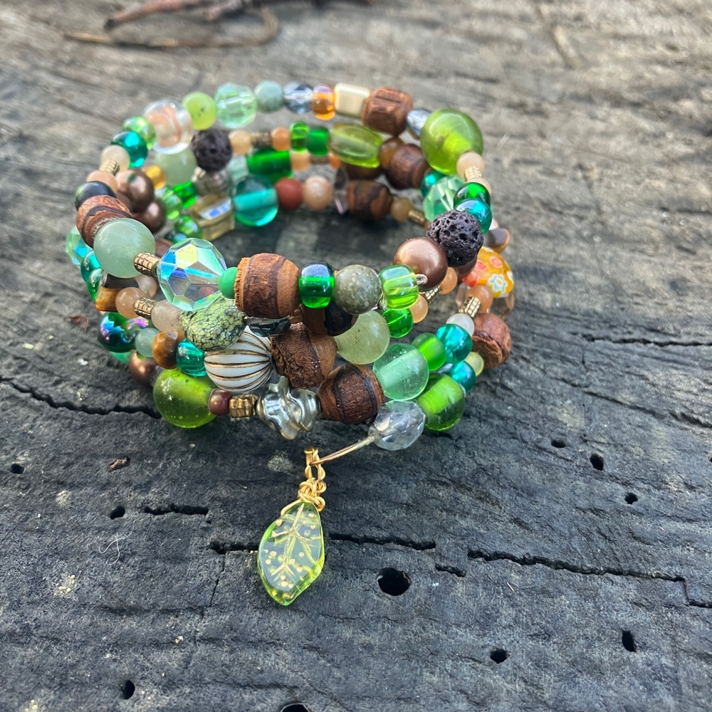 NWOT Green earth colors memory wire bracelet - glass and gemstone wrap bracelet